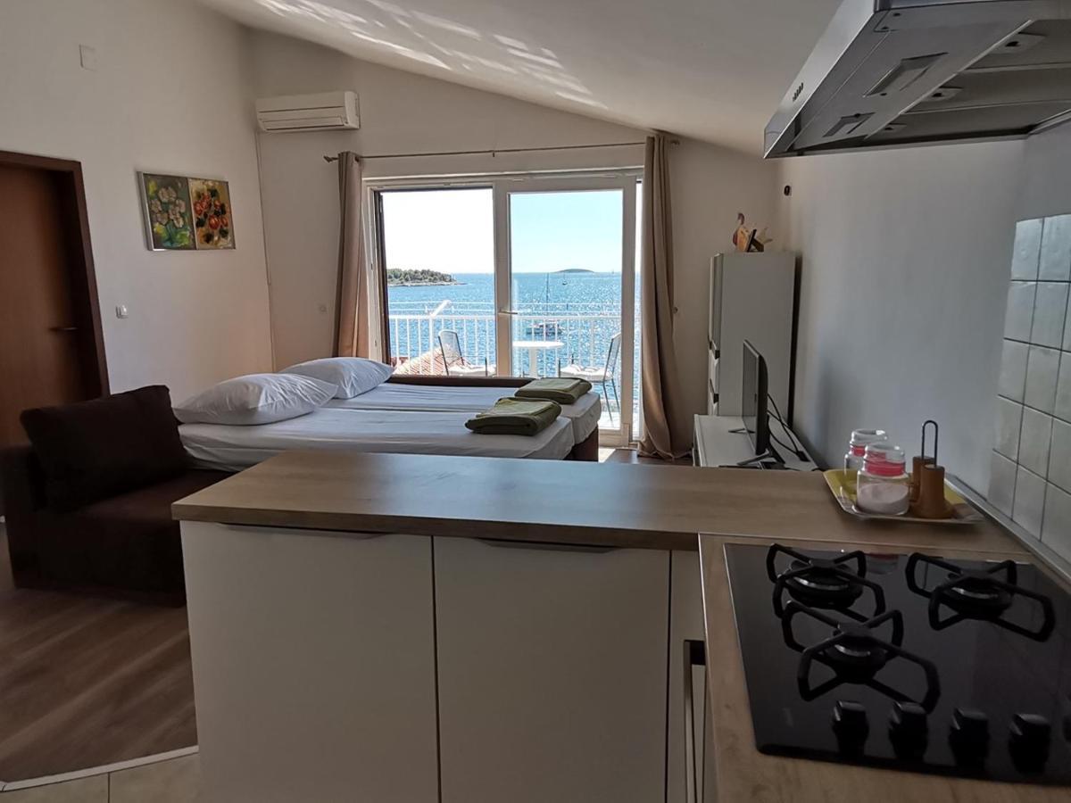 Apartment Zdravka Primosten Bagian luar foto